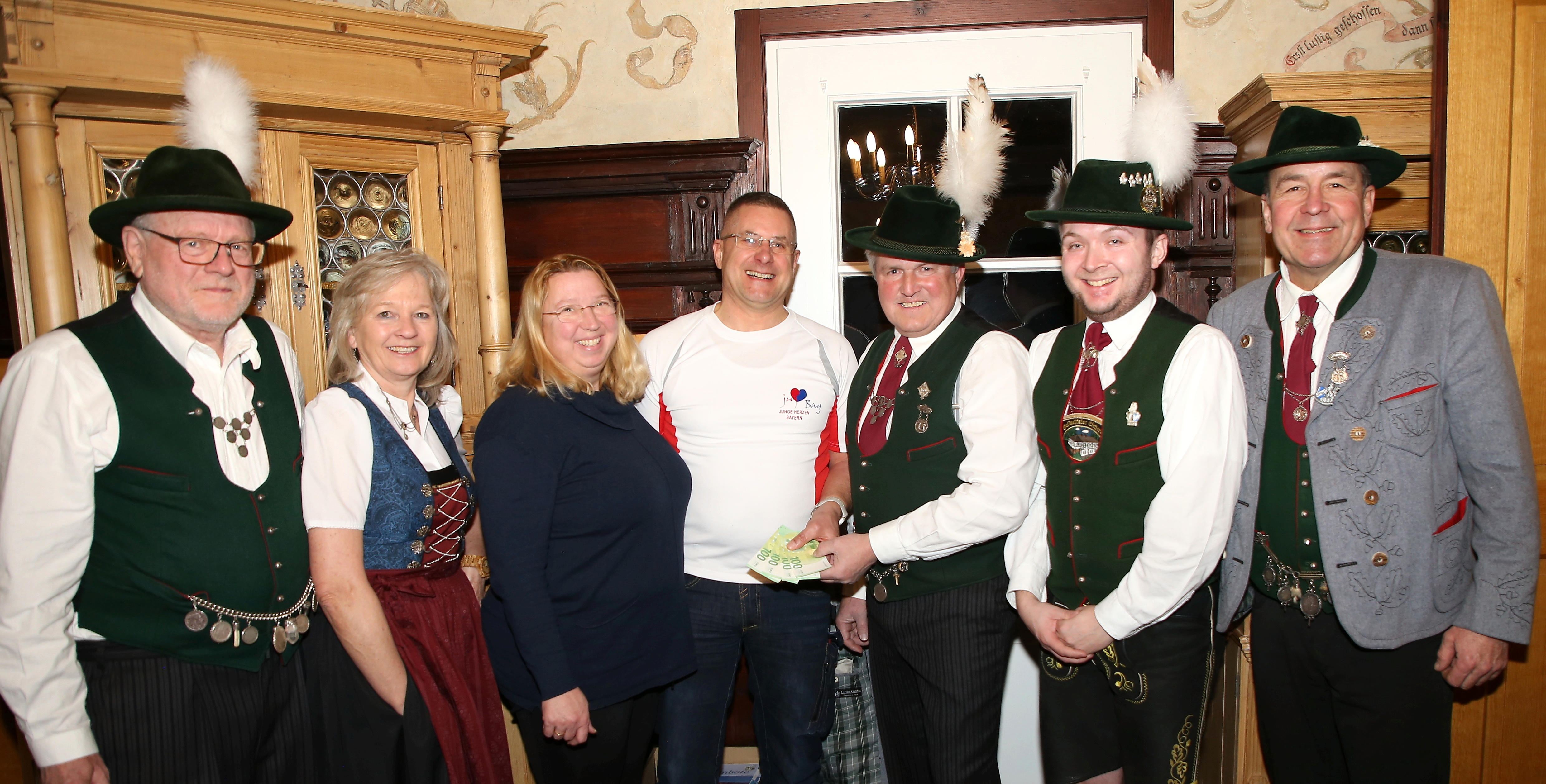 Spendenübergabe Junge Herzen Bayern